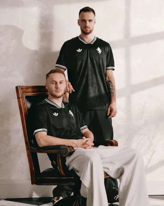 尤文图斯发布葡萄纹理第二客场战袍 三叶草徽标再续经典