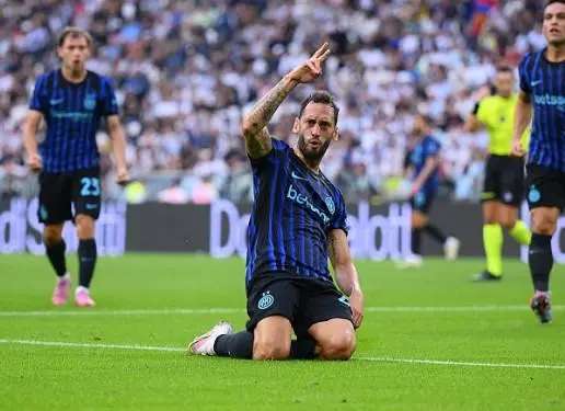 恰尔汗奥卢梅开二度率队告捷，传球成功率高达96%展现中场统治力