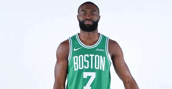 布朗称季前训练强度空前 赞教练组掌控节奏