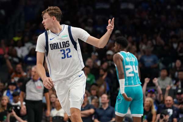 新星闪耀！弗拉格半场全能数据助独行侠紧咬黄蜂