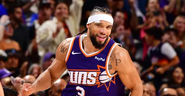 布克自责失误过多 盛赞狄龙独特领袖气质