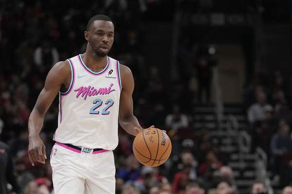 维金斯半场状态低迷 4次出手仅得4分另有3失误