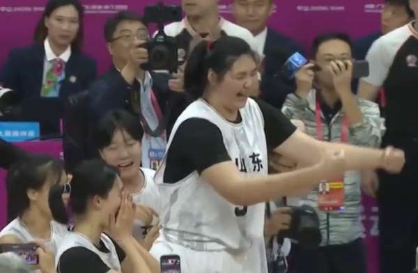 张子宇狂砍31+10统治内线 山东U18女篮力克江苏问鼎全运