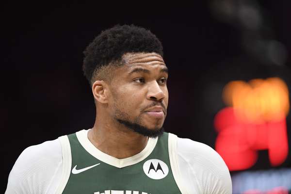 字母哥续约倒计时：10月将触发4年2.75亿超级顶薪条款