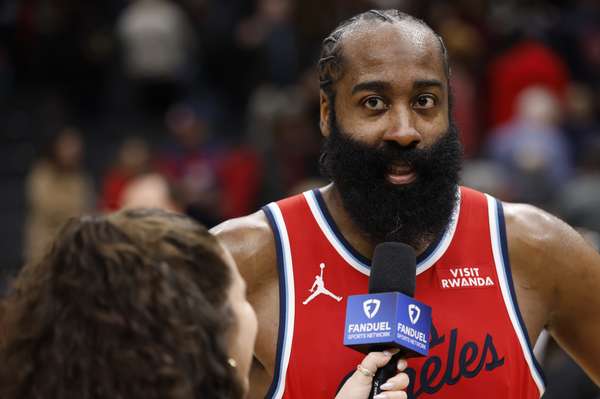 哈登去意已决？媒体人揭秘：西部太"卷"，转战东部或成最佳选择