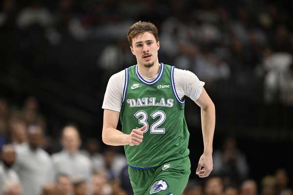 弗拉格再爆30+5+5神迹 17岁少年追赶詹皇脚步碾压同届新秀